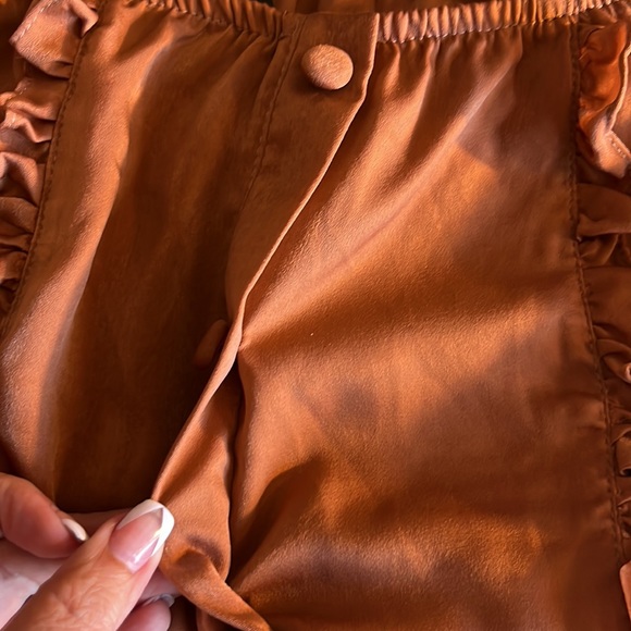 NWT Rust color long sleeve blouse w/decorative buttons and front ruffles - Picture 6 of 6